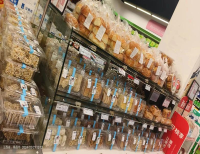 南昌青云譜區部分超市食品安全問題突出 熟食裸賣、散裝食品標識不全、乳制品管理存隱患